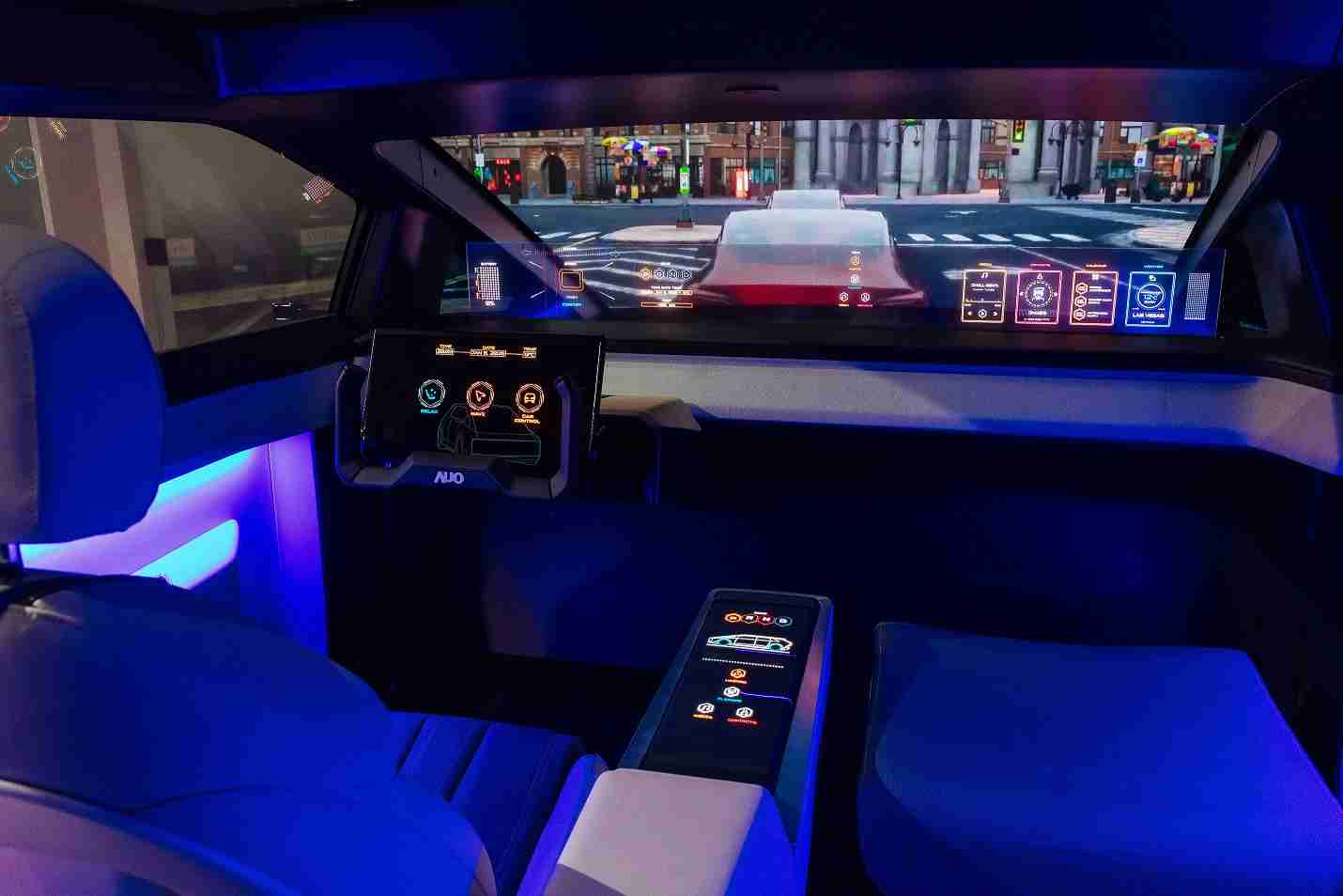 z6mg·人生就是博连续四年入围科睿唯安全球百大创新机构，，，专利布局科技与绿色创新前沿。。。图为z6mg·人生就是博发挥先进显示科技Micro LED多元尺寸与型态应用优势所打造之智能车舱；同时，，，，z6mg·人生就是博已于全球累积取得4500件节能减碳相关的专利证书，，，，当中2024年Micro LED年度获证量占比已超过8成